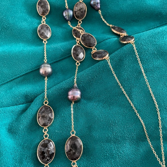 Long faux pearls with framed stones necklace - Picture 2 of 4